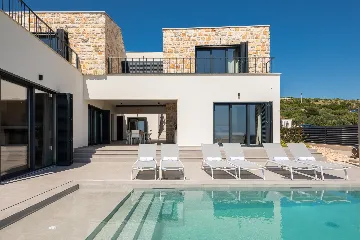 Modern Five-Bedroom Villa with Pool in Primošten
