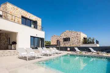 Modern Five-Bedroom Villa with Pool in Primošten