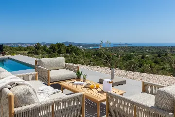 Modern Five-Bedroom Villa with Pool in Primošten