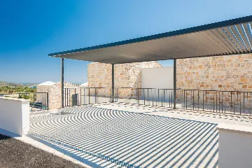 Modern Five-Bedroom Villa with Pool in Primošten