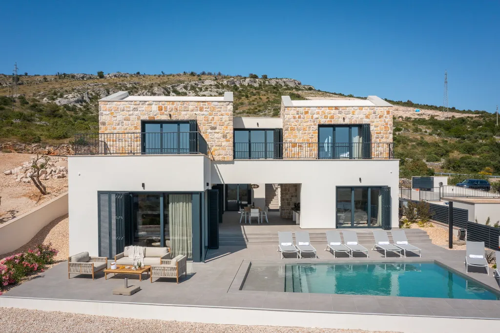 Modern Five-Bedroom Villa with Pool in Primošten