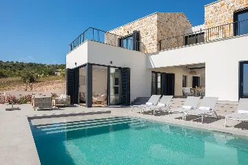 Modern Five-Bedroom Villa with Pool in Primošten