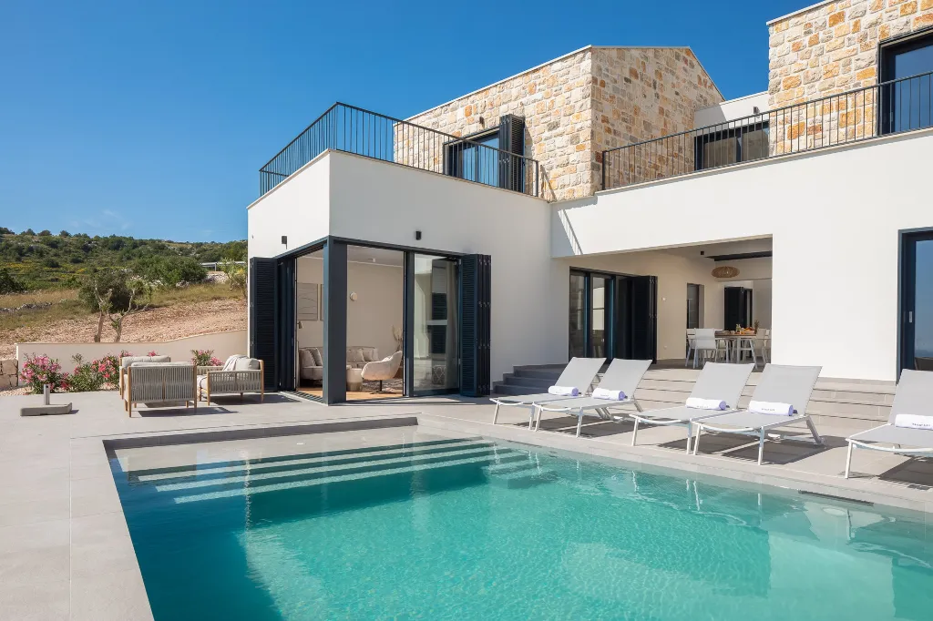 Modern Five-Bedroom Villa with Pool in Primošten
