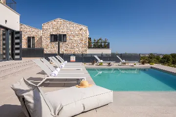Modern Five-Bedroom Villa with Pool in Primošten
