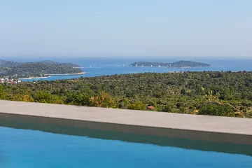 Modern Five-Bedroom Villa with Pool in Primošten