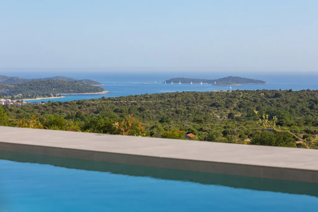 Modern Five-Bedroom Villa with Pool in Primošten