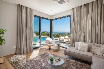 Modern Five-Bedroom Villa with Pool in Primošten