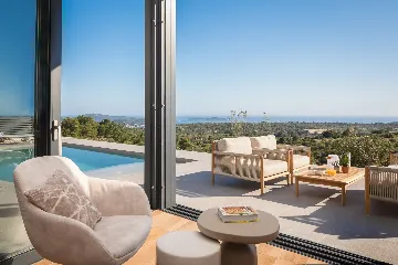 Modern Five-Bedroom Villa with Pool in Primošten