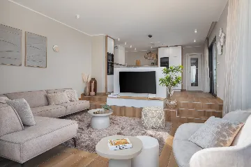 Modern Five-Bedroom Villa with Pool in Primošten