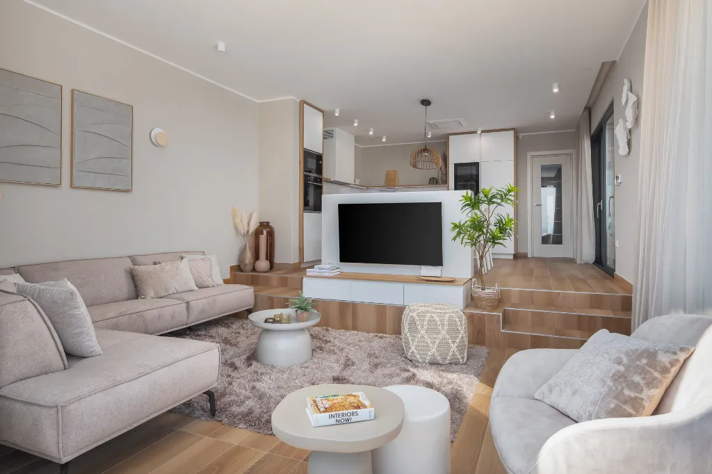 Modern Five-Bedroom Villa with Pool in Primošten