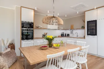 Modern Five-Bedroom Villa with Pool in Primošten