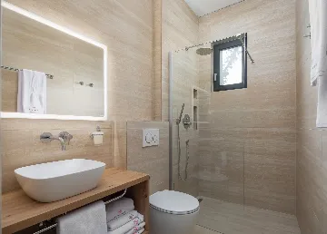 Modern Five-Bedroom Villa with Pool in Primošten