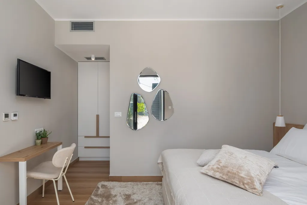 Modern Five-Bedroom Villa with Pool in Primošten
