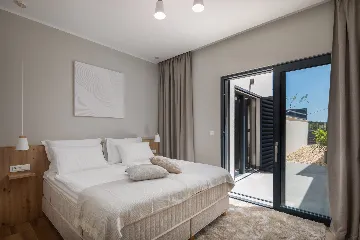 Modern Five-Bedroom Villa with Pool in Primošten