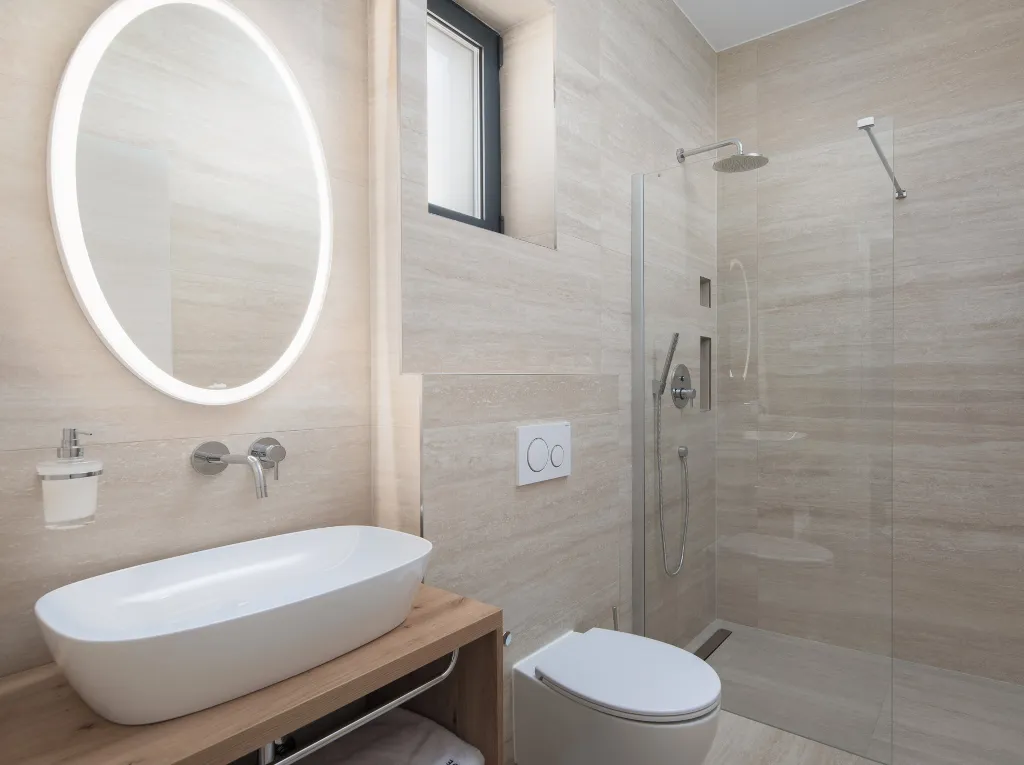 Modern Five-Bedroom Villa with Pool in Primošten