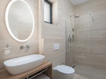 Modern Five-Bedroom Villa with Pool in Primošten