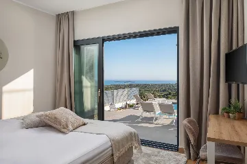 Modern Five-Bedroom Villa with Pool in Primošten