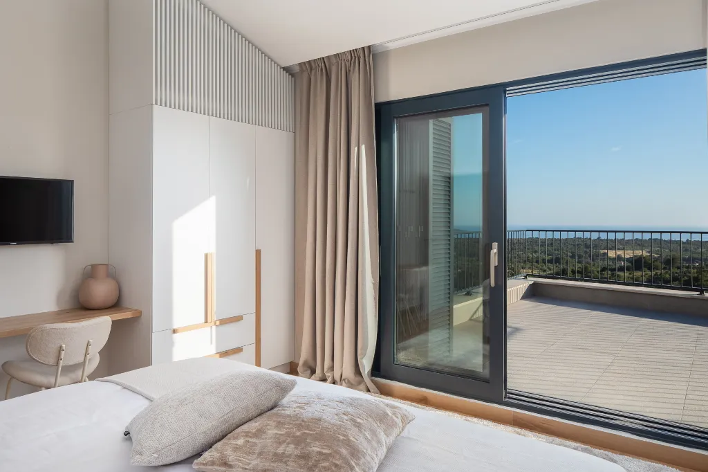 Modern Five-Bedroom Villa with Pool in Primošten