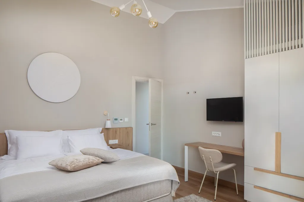 Modern Five-Bedroom Villa with Pool in Primošten
