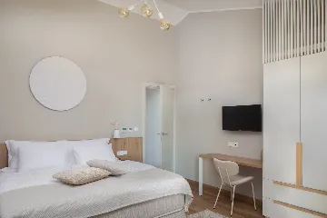 Modern Five-Bedroom Villa with Pool in Primošten