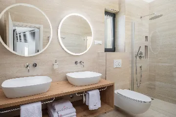 Modern Five-Bedroom Villa with Pool in Primošten