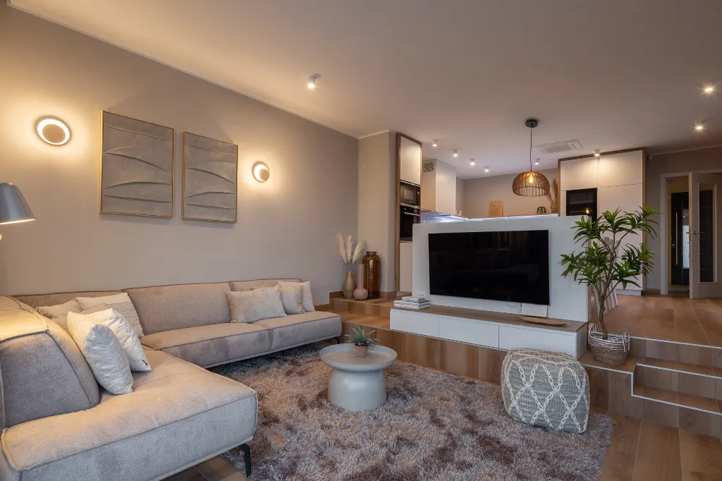 Modern Five-Bedroom Villa with Pool in Primošten