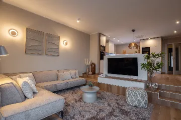 Modern Five-Bedroom Villa with Pool in Primošten