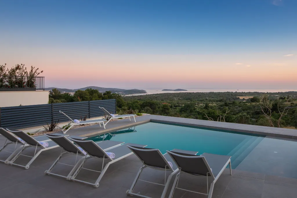 Modern Five-Bedroom Villa with Pool in Primošten