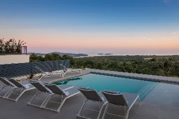 Modern Five-Bedroom Villa with Pool in Primošten