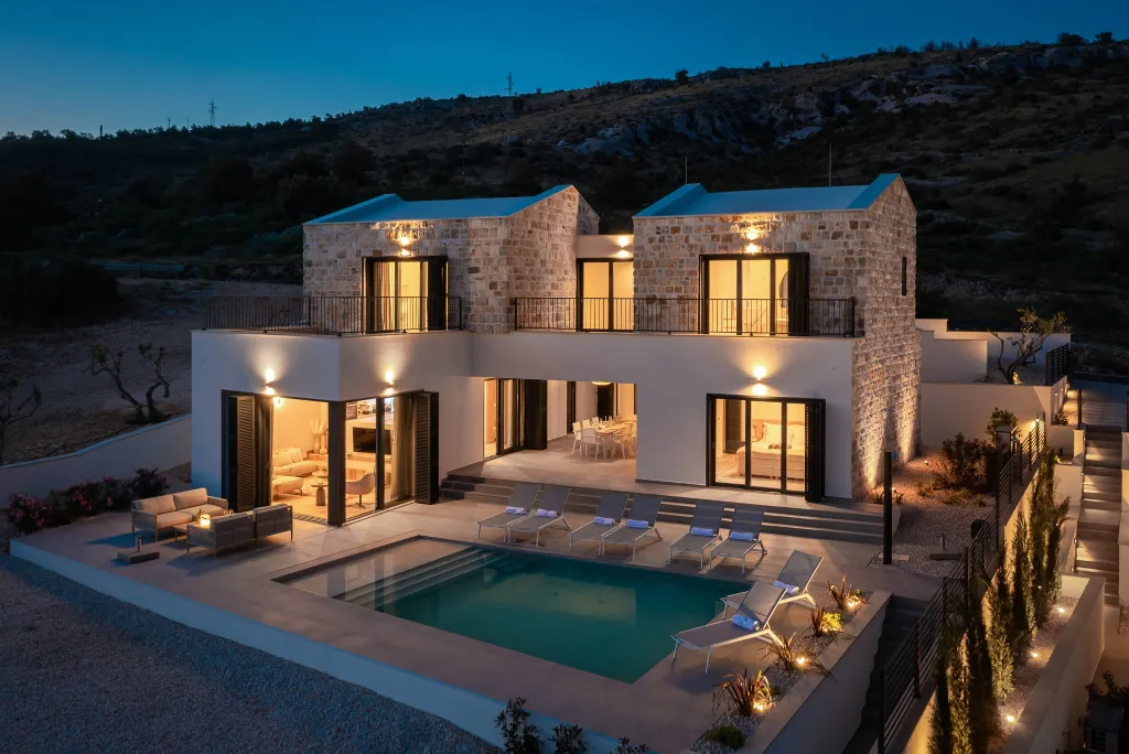 Modern Five-Bedroom Villa with Pool in Primošten