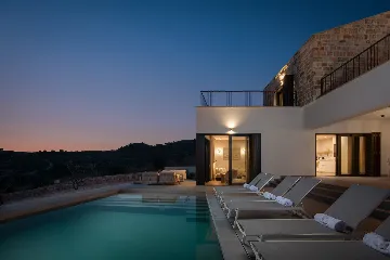 Modern Five-Bedroom Villa with Pool in Primošten