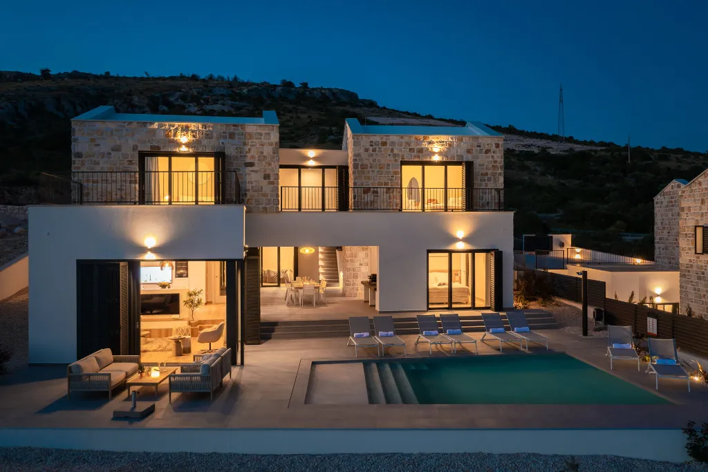 Modern Five-Bedroom Villa with Pool in Primošten