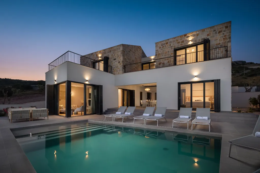 Modern Five-Bedroom Villa with Pool in Primošten