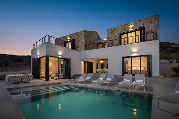 Modern Five-Bedroom Villa with Pool in Primošten