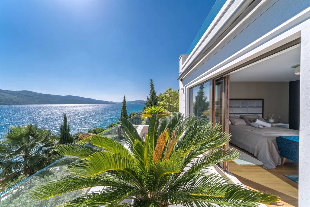 Modern Seaside Villa with Pool in Trogir