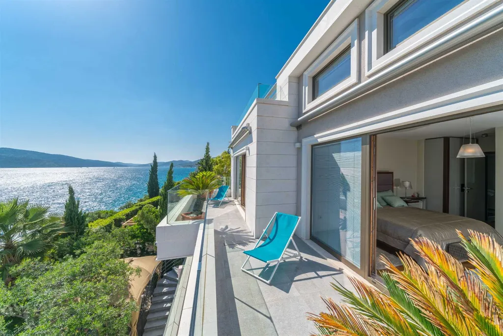 Modern Seaside Villa with Pool in Trogir