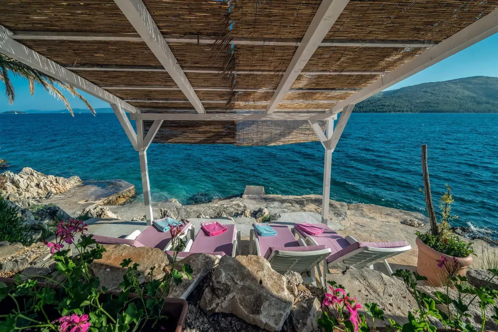 Modern Seaside Villa with Pool in Trogir