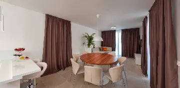 Modern Seaside Villa with Indoor and Outdoor Pools, Okrug Gornji