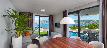 Modern Seaside Villa with Indoor and Outdoor Pools, Okrug Gornji