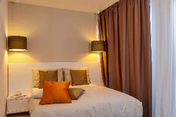 Modern Seaside Villa with Indoor and Outdoor Pools, Okrug Gornji