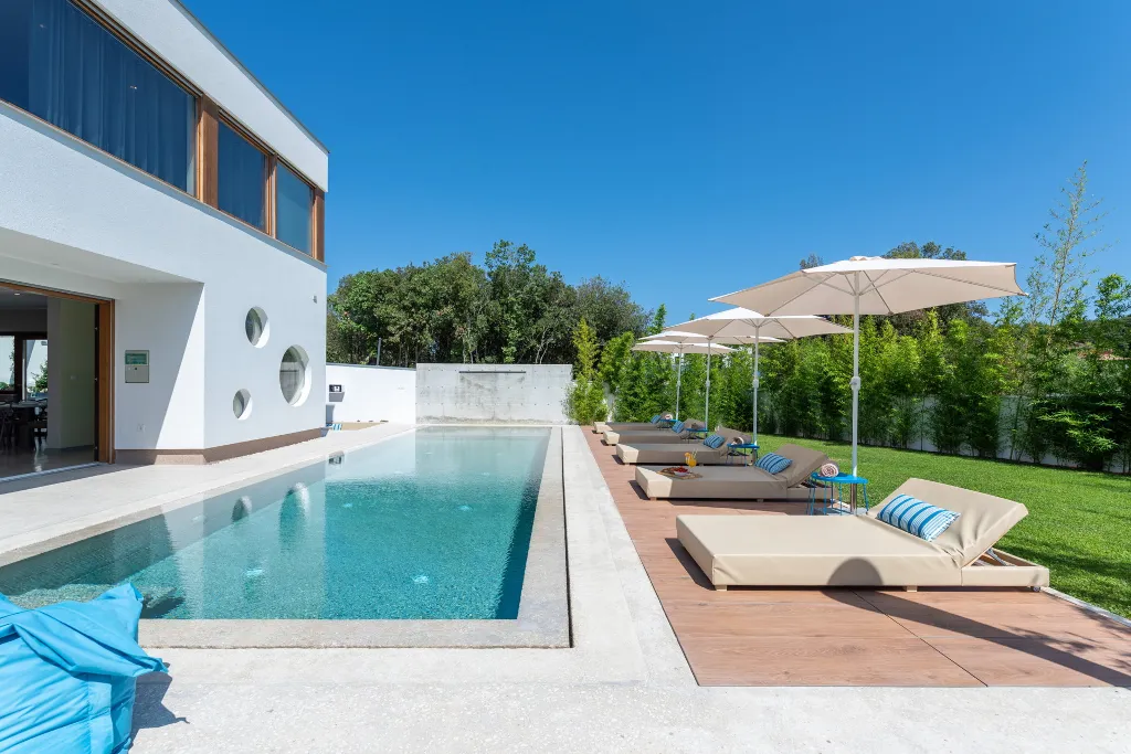Modern Family Villa with Pool in Pula