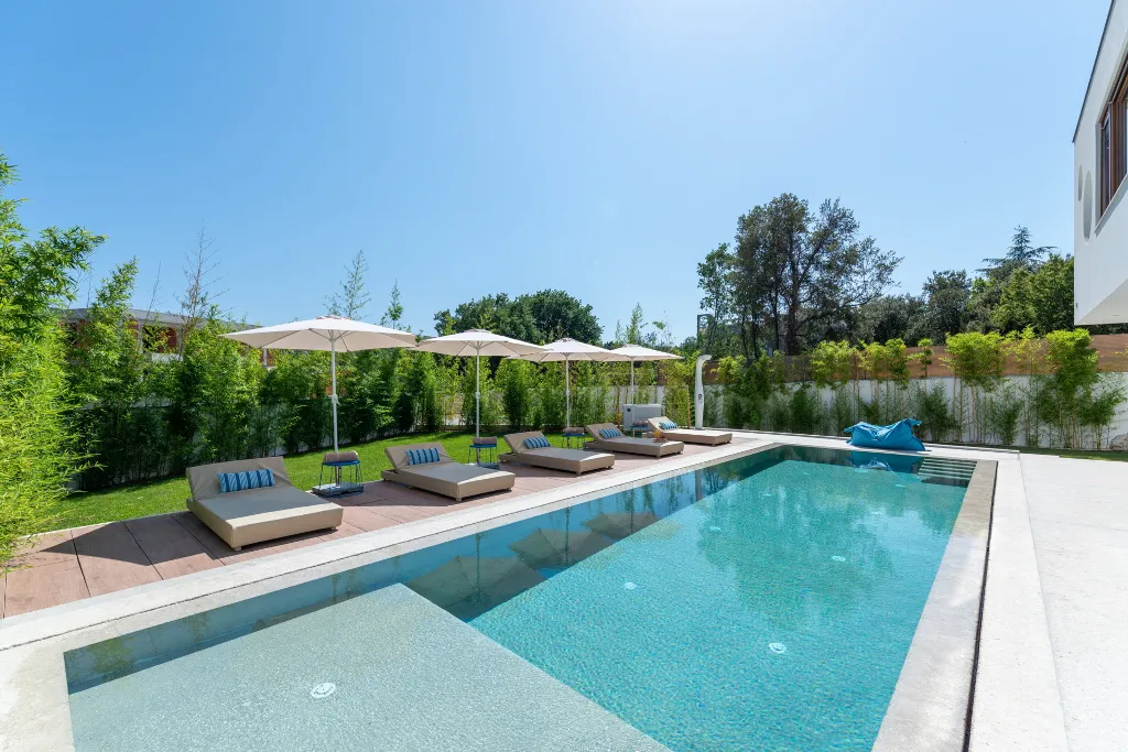 Modern Family Villa with Pool in Pula