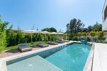 Modern Family Villa with Pool in Pula