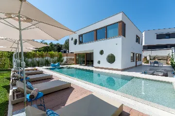 Modern Family Villa with Pool in Pula
