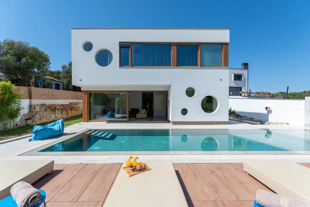Modern Family Villa with Pool in Pula