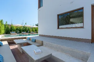 Modern Family Villa with Pool in Pula