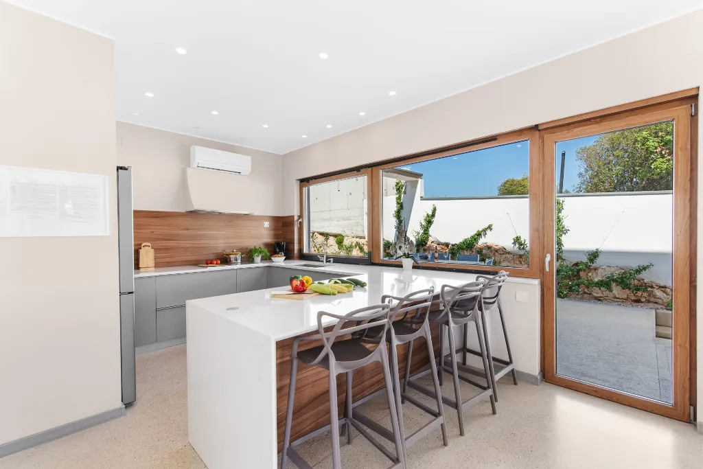 Modern Family Villa with Pool in Pula