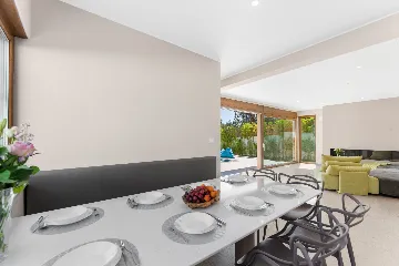 Modern Family Villa with Pool in Pula