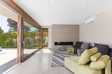 Modern Family Villa with Pool in Pula