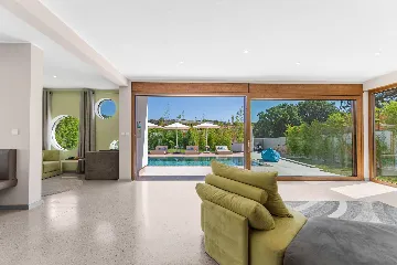 Modern Family Villa with Pool in Pula